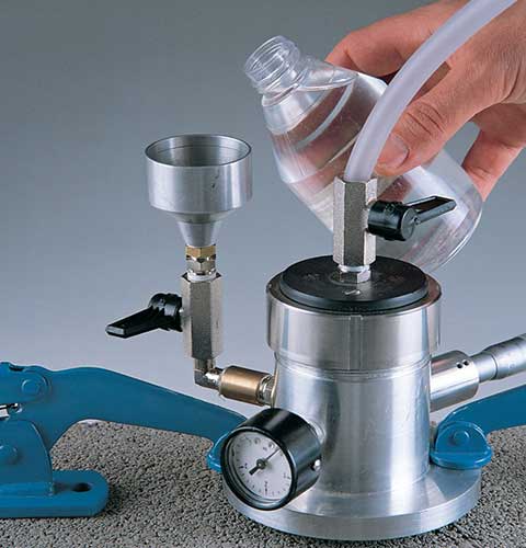 Gwt Permeability Kit 0-6 bar range with a carrying case.