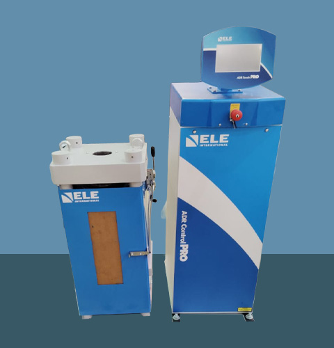 Universal Testing Machine, automatic, 500 kN tension / 1000 kN compression